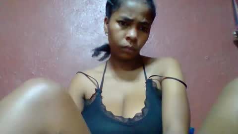 Snapshot of rovaelyah chatting on May 6, 2026, 2:29 am rovaelyah online show from May 6, 2026, 2:29 am