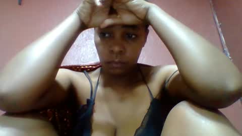 Snapshot of rovaelyah chatting on May 7, 2026, 2:28 am rovaelyah online show from May 7, 2026, 2:28 am