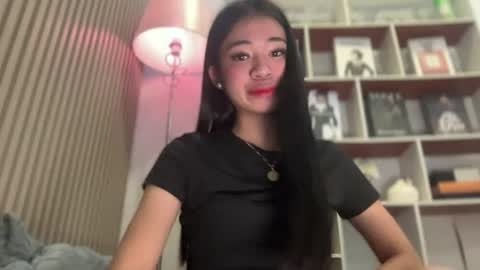 Snapshot of roweena_rodrigo69x chatting on July 17, 2026, 8:43 am roweena online show from July 17, 2026, 8:43 am
