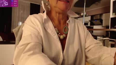 Snapshot of roxana_brooks chatting on December 4, 2024, 5:33 pm Roxana online show from December 4, 2024, 5:33 pm