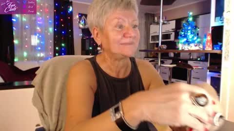 Snapshot of roxana_brooks chatting on December 31, 2024, 6:13 pm Roxana online show from December 31, 2024, 6:13 pm