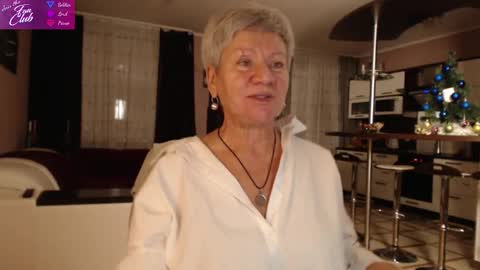 Snapshot of roxana_brooks chatting on January 2, 2025, 2:13 pm Roxana online show from January 2, 2025, 2:13 pm
