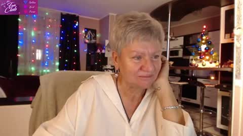 Snapshot of roxana_brooks chatting on January 2, 2025, 5:18 pm Roxana online show from January 2, 2025, 5:18 pm