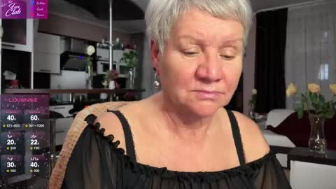 Snapshot of roxana_brooks chatting on February 11, 2025, 7:05 pm Roxana online show from February 11, 2025, 7:05 pm