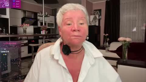 Snapshot of roxana_brooks chatting on March 6, 2025, 5:00 pm Roxana online show from March 6, 2025, 5:00 pm
