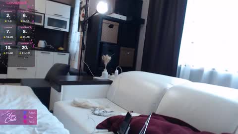 Snapshot of roxana_brooks chatting on October 15, 2025, 7:19 am Roxana online show from October 15, 2025, 7:19 am