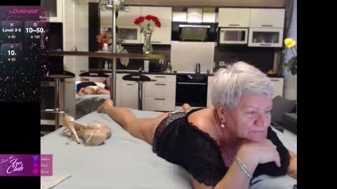 Roxana online show from November 9, 2025, 1:09 pm