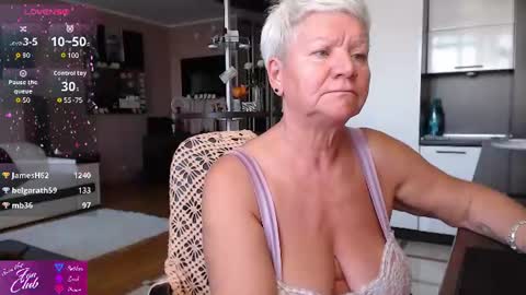 Snapshot of roxana_brooks chatting on July 18, 2026, 6:23 pm Roxana online show from July 18, 2026, 6:23 pm