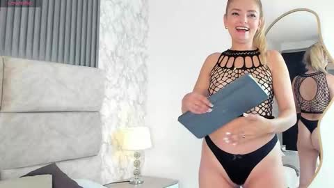 roxana sins online show from October 10, 2025, 2:49 pm