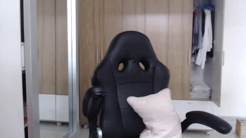 Roxana online show from February 8, 2025, 7:05 pm