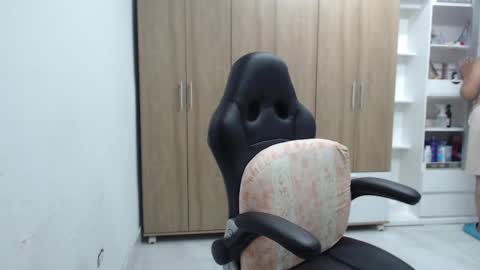 Roxana online show from November 13, 2025, 5:39 am