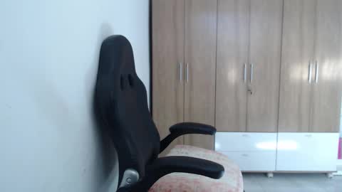 Roxana online show from November 21, 2025, 7:01 pm