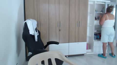 Roxana online show from November 22, 2025, 5:56 pm