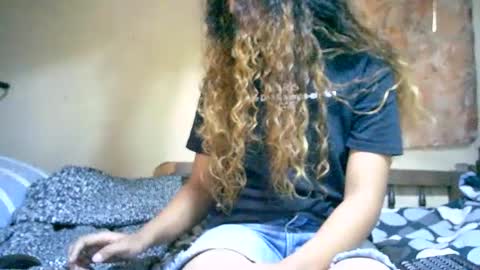 Snapshot of roxanne_98 chatting on January 18, 2025, 12:36 pm roxanne_98 online show from January 18, 2025, 12:36 pm