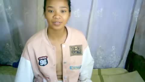 Snapshot of roxanne_98 chatting on January 22, 2025, 3:20 am roxanne_98 online show from January 22, 2025, 3:20 am
