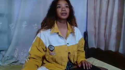 Snapshot of roxanne_98 chatting on January 29, 2025, 2:51 am roxanne_98 online show from January 29, 2025, 2:51 am