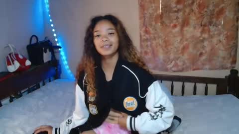Snapshot of roxanne_98 chatting on February 2, 2025, 5:21 am roxanne_98 online show from February 2, 2025, 5:21 am