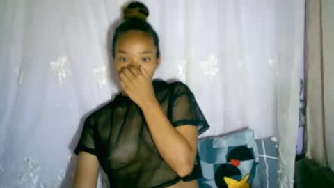 Snapshot of roxanne_98 chatting on February 12, 2025, 2:24 am roxanne_98 online show from February 12, 2025, 2:24 am