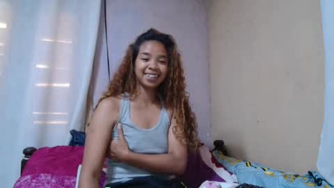 Snapshot of roxanne_98 chatting on October 8, 2025, 4:43 am roxanne_98 online show from October 8, 2025, 4:43 am