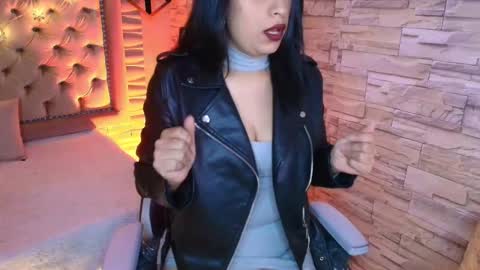 roxanne_han online show from September 28, 2025, 11:26 am