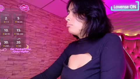 roxanne_han online show from November 24, 2025, 7:02 pm