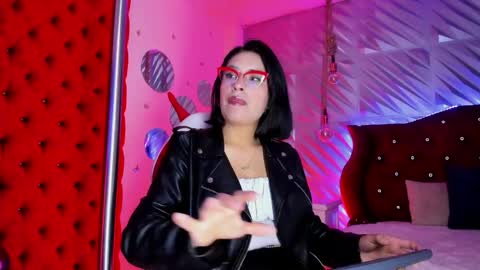 Snapshot of roxanne_han chatting on May 13, 2026, 12:13 pm roxanne_han online show from May 13, 2026, 12:13 pm