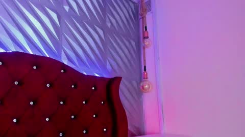 Snapshot of roxanne_han chatting on June 2, 2026, 2:52 pm roxanne_han online show from June 2, 2026, 2:52 pm