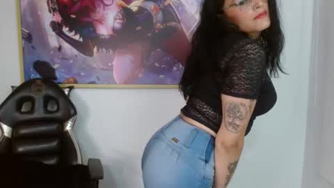 Roxanne online show from October 27, 2025, 8:02 pm