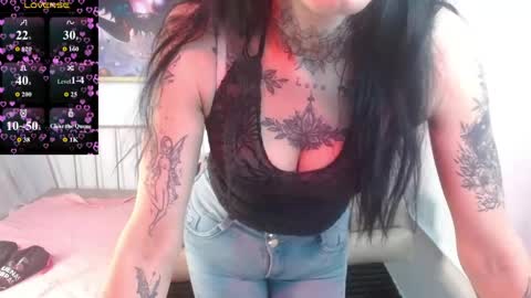 Snapshot of roxanne_vale chatting on April 29, 2026, 1:15 pm Roxanne online show from April 29, 2026, 1:15 pm