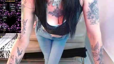 Snapshot of roxanne_vale chatting on May 11, 2026, 8:50 pm Roxanne online show from May 11, 2026, 8:50 pm