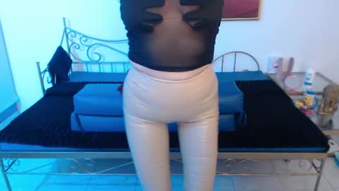 Snapshot of roxanne_vale chatting on June 23, 2026, 8:07 pm Roxanne online show from June 23, 2026, 8:07 pm