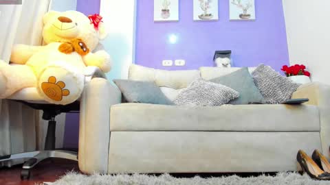 Roxanne evans   Schedule 700 -1400GTM-5 online show from February 18, 2025, 1:44 pm