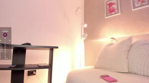 Roxanne Gomez online show from October 15, 2025, 12:38 pm