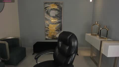 Roxanne Hill  online show from October 25, 2025, 11:40 am