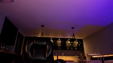 Roxanne Hill  online show from December 20, 2025, 10:55 am