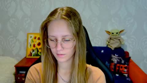 roxie_shy online show from September 11, 2025, 7:41 am