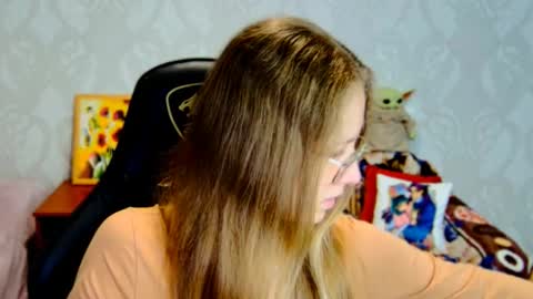 roxie_shy online show from October 1, 2025, 9:15 am