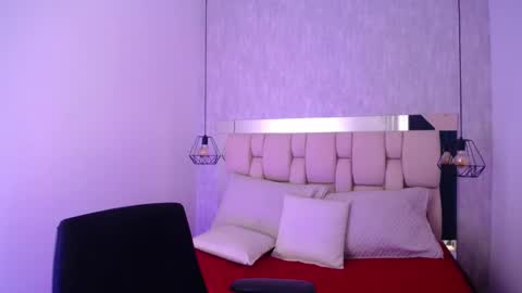 Roxie  online show from February 24, 2025, 11:41 pm