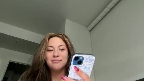 Snapshot of roxie_v chatting on March 9, 2026, 8:24 pm Roxie online show from March 9, 2026, 8:24 pm