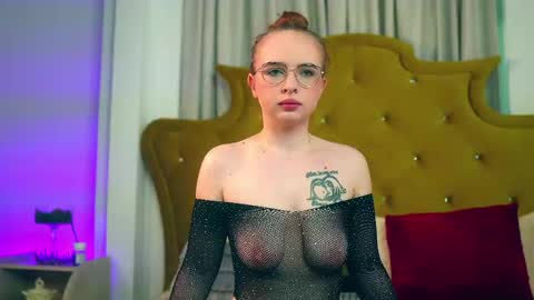 roxiee_vice online show from April 19, 2026, 5:18 am