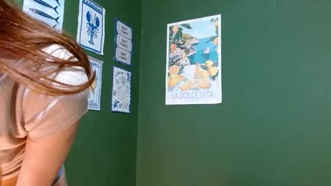 Snapshot of roxiehood chatting on October 20, 2025, 2:12 am Roxie online show from October 20, 2025, 2:12 am