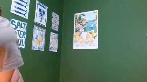 Snapshot of roxiehood chatting on October 21, 2025, 2:12 am Roxie online show from October 21, 2025, 2:12 am