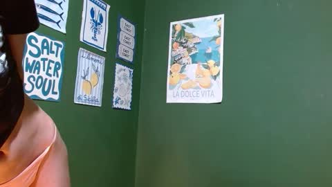 Snapshot of roxiehood chatting on October 24, 2025, 2:41 am Roxie online show from October 24, 2025, 2:41 am