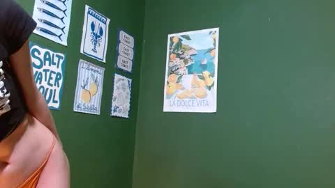 Snapshot of roxiehood chatting on October 25, 2025, 2:30 am Roxie online show from October 25, 2025, 2:30 am