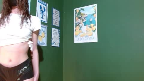 Snapshot of roxiehood chatting on October 29, 2025, 2:36 am Roxie online show from October 29, 2025, 2:36 am