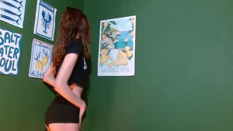 Snapshot of roxiehood chatting on November 10, 2025, 1:26 am Roxie online show from November 10, 2025, 1:26 am