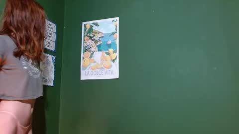 Snapshot of roxiehood chatting on November 12, 2025, 2:01 am Roxie online show from November 12, 2025, 2:01 am