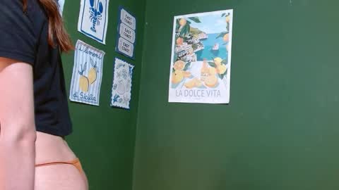 Snapshot of roxiehood chatting on November 16, 2025, 1:55 am Roxie online show from November 16, 2025, 1:55 am