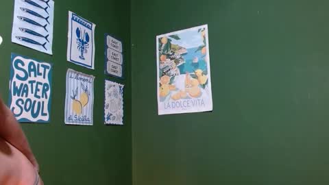 Snapshot of roxiehood chatting on November 21, 2025, 2:32 am Roxie online show from November 21, 2025, 2:32 am