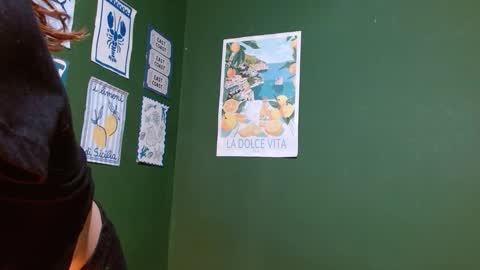 Snapshot of roxiehood chatting on December 17, 2025, 1:55 am Roxie online show from December 17, 2025, 1:55 am